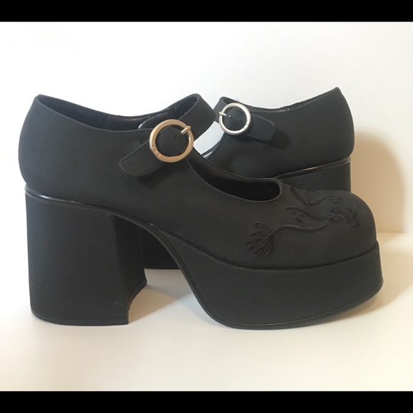 lei Shoes - Vtg 90s lei chunky platform shoes 7.5